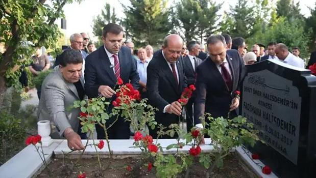 15 Temmuz'un Kahramanı Ömer Halisdemir kabri başında anıldı)