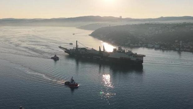 325 metrelik Castorone geçti, Boğaz çift yönlü kapatıldı!)