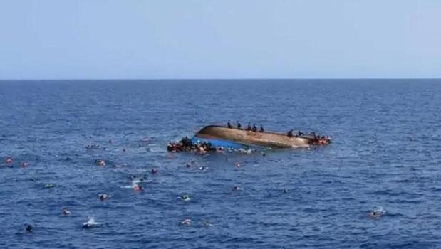 Arakanlı Müslümanları taşıyan iki tekne battı! 500'den fazla kişi kayıp)