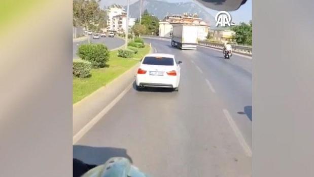 İtfaiye aracına yol vermeyen sürücü cep telefonu kamerasına yansıdı)