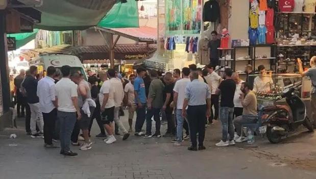 Kuşadası'nda 'müşteri kapma' kavgası! Bıçaklar çekildi; 2 yaralı)