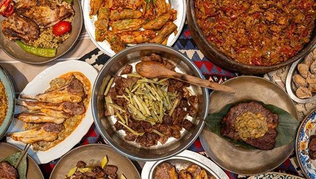 Van lezzet şöleni başladı: Dünyaca ünlü Van kahvaltısı, otlu peynir ve inci kefali bu festivalde buluştu!)