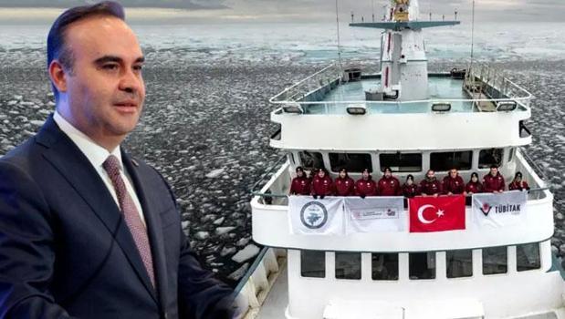 Türk bilim insanları Kuzey Kutbu'ndaki deniz buzu hattına ulaştı! Bakan Kacır: Ekibimiz 3 bin deniz mili yol katetti)