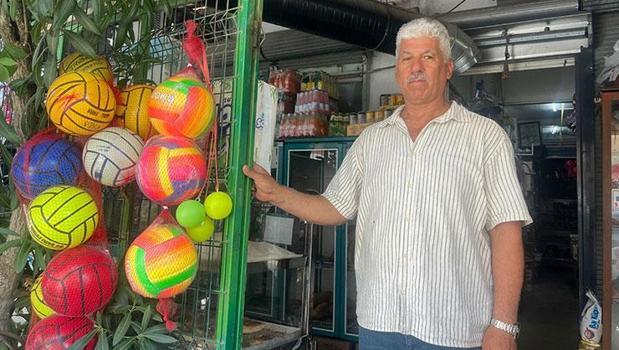 İzmir'deki bakkala giren şaşkına dönüyor! 90'lı yılların unutulan ürünleri raflarda)