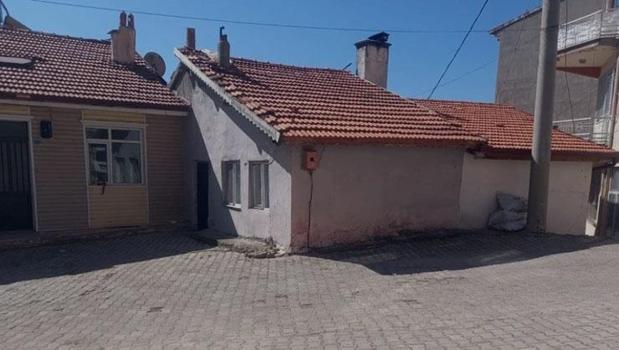 Gürültü kavgası cinayetle bitti! Komşusunu öldürdü, kızını ağır yaraladı)