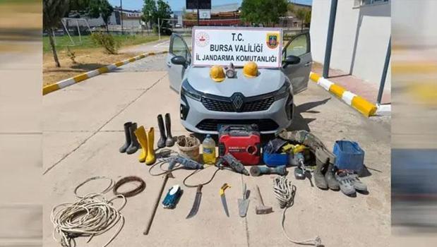 Bursa'da tam 35 metrelik tünelde kaçak kazı yaptılar! 5 şüpheli yakalandı)