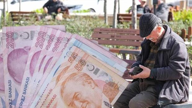 Milyonlarca emekliyi ilgilendiriyor! En düşük emekli maaşı farkları ne zaman yatacak?)