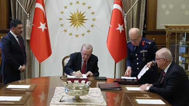 YAŞ kararları açıklandı! 25 general ve amiral terfi etti, Hava Kuvvetleri Komutanı değişti)