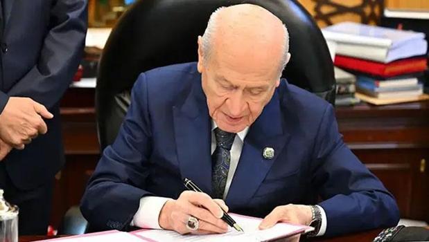MHP lideri Bahçeli'den Terörsüz Türkiye yasası açıklaması: Dili ve kimliği ne olursa olsun herkes kazandı)