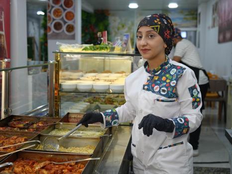 Yapamazsın diyenleri dinlemedi! 19 yaşında kendi işinin patronu oldu)