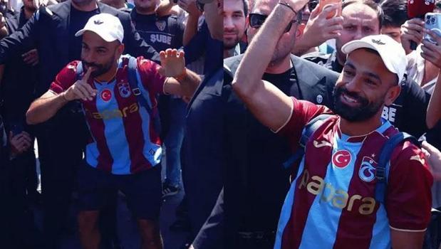 Mohamed Salah İstanbul'a geldi! İmza töreni saati belli oldu)