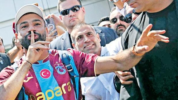 Yer bordo Salah Trabzon’a geldi)