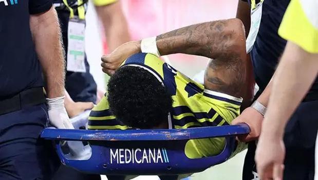 Fenerbahçe'de Jayden Oosterwolde şoku! İşte sahalardan uzak kalacağı süre)