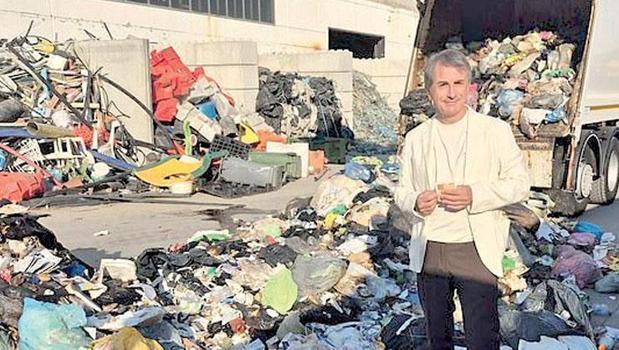 Çöpe attığı milyonluk bileti çöpçüler buldu)