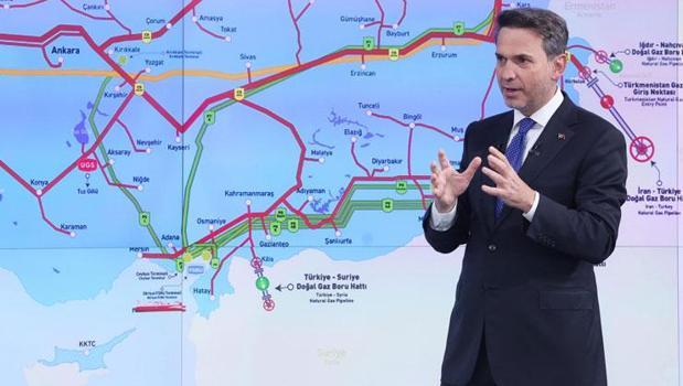 Bakan Bayraktar: Ceyhan'ı petrol ticaret merkezi haline dönüştürebiliriz)