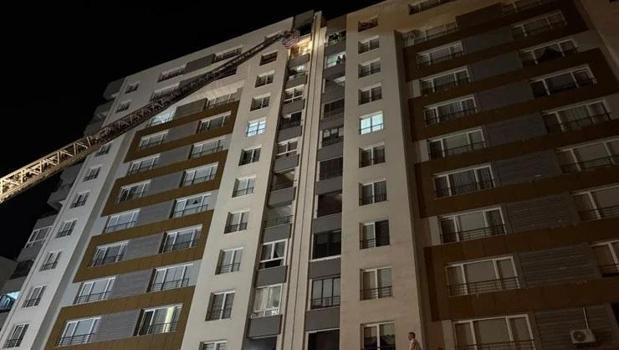 Kayseri’de feci olay! 13. katta yangın çıktı, balkondan düşen ev sahibi hayatını kaybetti)