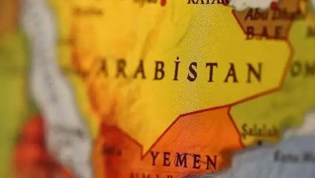 Suudi Arabistan'da petrol rafinerisi vuruldu)