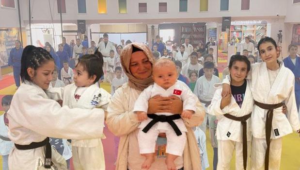 Kardeşlerin tatlı rekabeti rekor getirdi! Böylesi zor görülür: 500'den fazla madalyaları var)