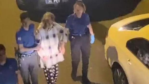 Kardeşi ölen abla, 1 hafta cesetle aynı evde yaşamış!)