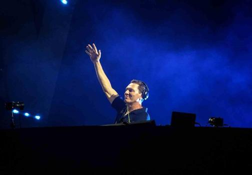 Dünyaca ünlü DJ Tiesto'dan İstanbul çıkarması: Sahne öncesi Türk tatlılarını deneyimledi)