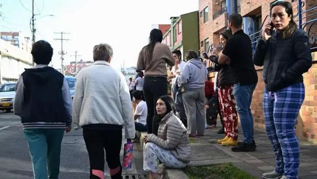 Kolombiya'da 7.4 büyüklüğünde şiddetli deprem! Tsunami uyarısı verildi)
