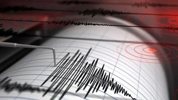 İzmir açıklarında korkutan deprem!)