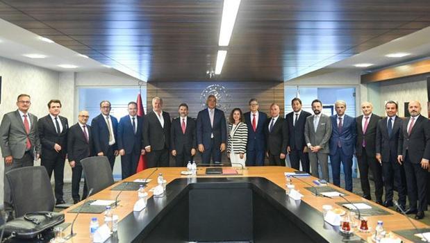 Bakan Ersoy, Hizmet İhracatçıları Birliği yönetimini kabul etti! Hizmet ihracatının geleceği bakanlıkta ele alındı)