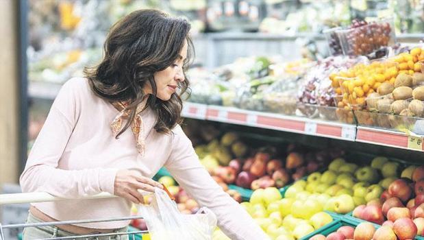 Enflasyon tahminini güncelledi ‘sıkı duruş’ mesajını yineledi)
