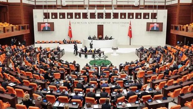 İstifalar sonrası TBMM'de sandalye dağılımı değişti)