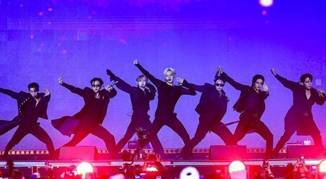 İstanbul’da K-Pop fırtınası! ATEEZ ve Kwon Eunbi sahneyi salladı)