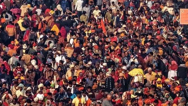 Hindistan'da tapınakta dehşet! İzdihamda 7 kişi hayatını kaybetti)
