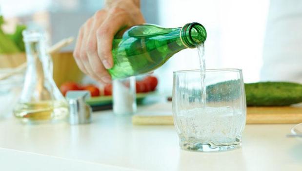 Yıllardır aynı şey sanıyorduk! Maden suyu ile soda arasındaki farkı ilk defa öğreneceksiniz)