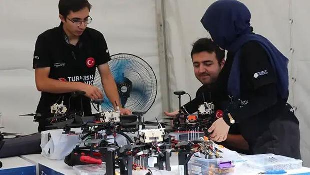 Siirt'te TEKNOFEST Savaşan İHA yarışması başladı!)