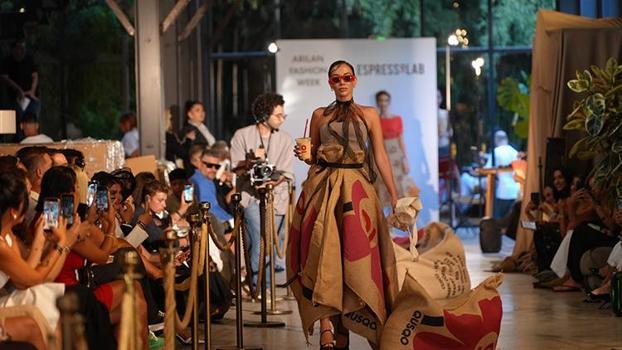 Dört farklı markadan moda gösterisi)