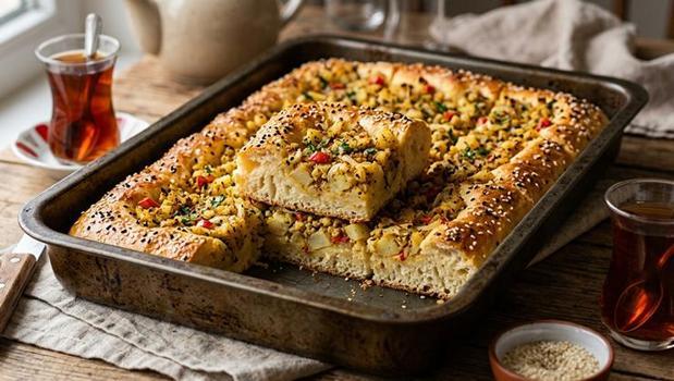 Kahvaltı saatlerinin yeni favorisi olacak! Dışı nar gibi kızaran, içi bulut gibi pofuduk patatesli çöreğin lezzet sırrı!)