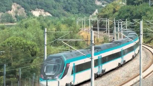Milli elektrikli tren 250 km hıza ulaştı)