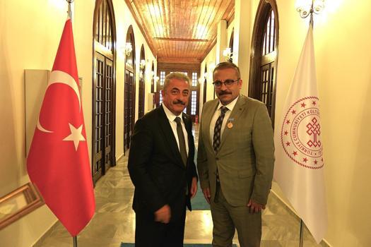 Birol İnceciköz'e TÜRKSOY'dan anlamlı madalya: Türk dünyası kültürel mirasına büyük katkı)