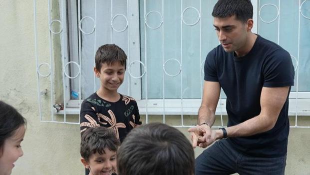 Doğukan Güngör Balat'ın Mehmet Abisi, çocukların sevgilisi oldu!)