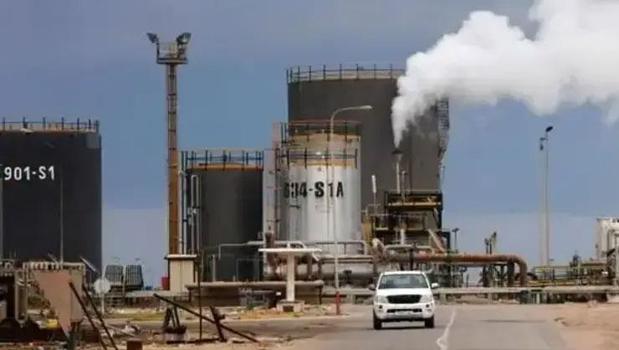 Libya'da sıcak saatler! Petrol tanklarına İHA ile saldırı)