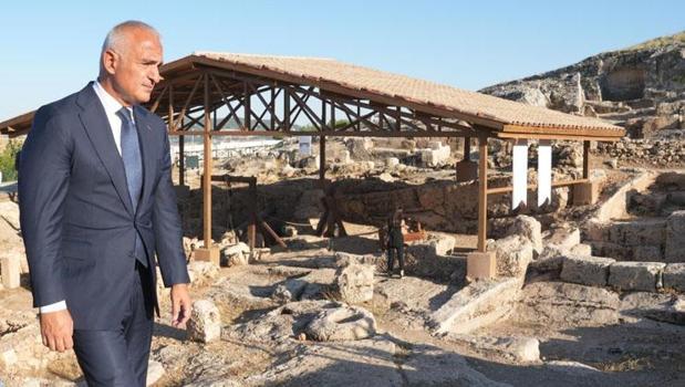 Bakan Ersoy Adıyaman’da! Kommagene’nin kadim kenti Perre’de çalışmalar sürüyor)
