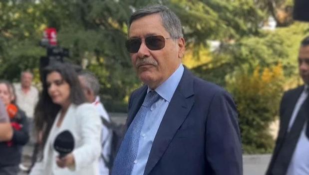 Eski ABB Başkanı Melih Gökçek ifade vermek için adliyede)