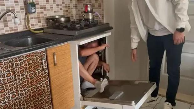 31 yıl hapis cezasıyla aranıyordu! Bulaşık makinesinde saklanırken yakalandı)