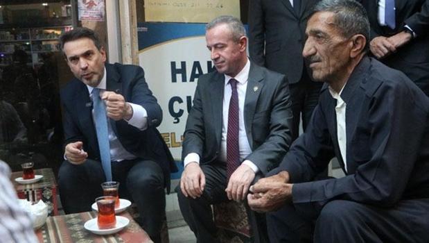 Bakan Bayraktar Hakkari'de vatandaşlarla sohbet etti: Doğunun yükselen yıldızı olacak)