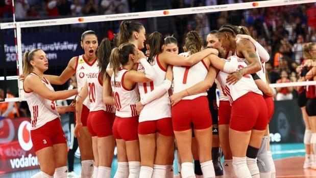 İtalya - Türkiye finali başladı! Filenin Sultanları, Şampiyonluk için mücadele ediyor)