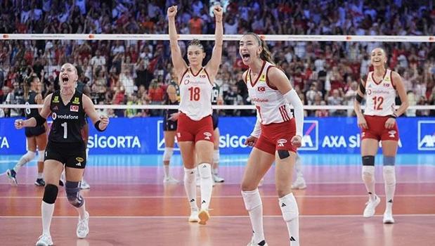 Bakan Ersoy’dan Avrupa şampiyonu Filenin Sultanları’na tebrik)