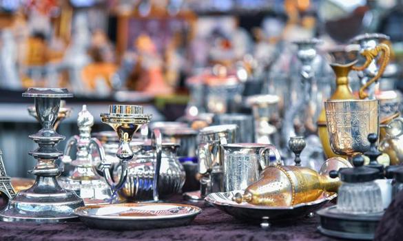 Kararan gümüşleri anında parlatıyor! Temizlik suyuna 1 kaşık ekleyin)