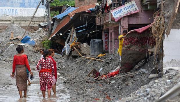Nepal'de sel felaketi! Ölü sayısı 1367'ye yükseldi)