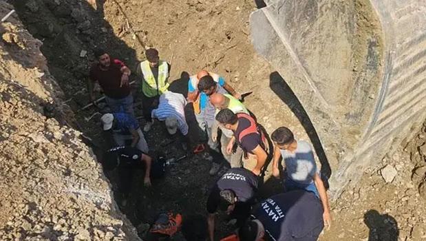 Hatay'da altyapı çalışmaları esnasında göçük! 2 işçi yaralandı)