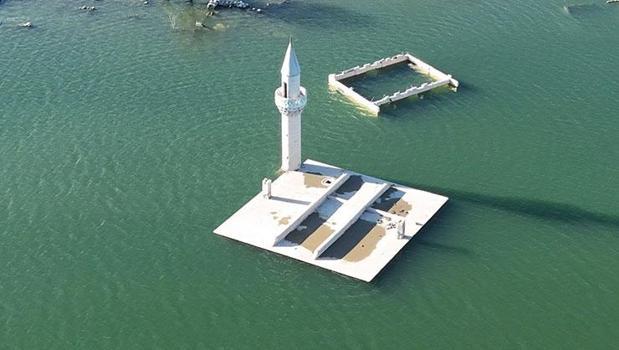 Şoke eden manzara! Sular çekilince eski köy ortaya çıktı)