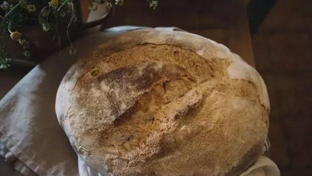 Ekmeği böyle yiyen yaşadı! Tıp uzmanı açıkladı: Bağırsakları temizliyor ve şekeri dengeliyor...)